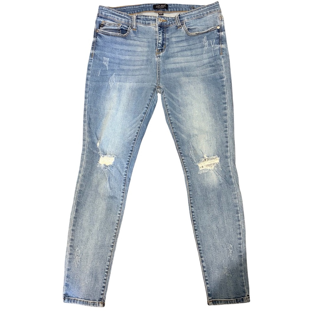 Judy Blue Light Wash Distressed Skinny Jeans 15/32